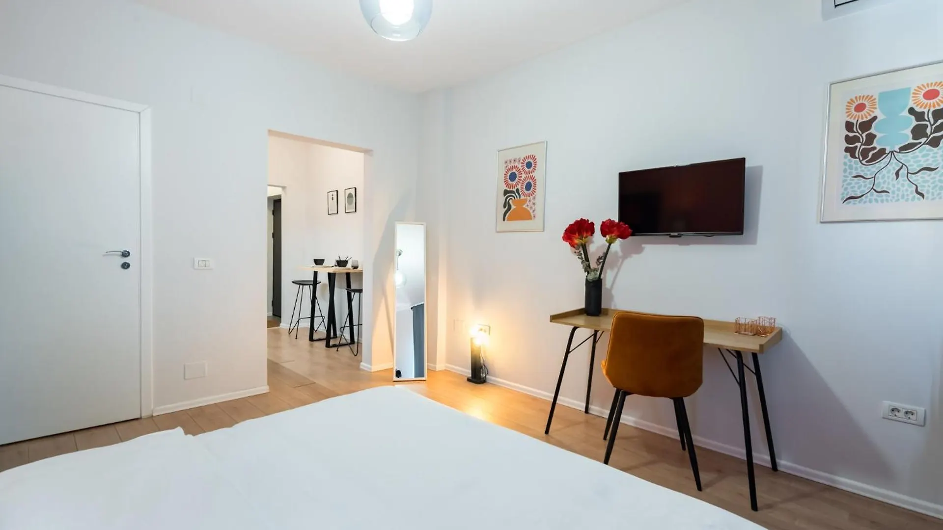 Mandarina Central Studio Bucharest 0*,  Romania